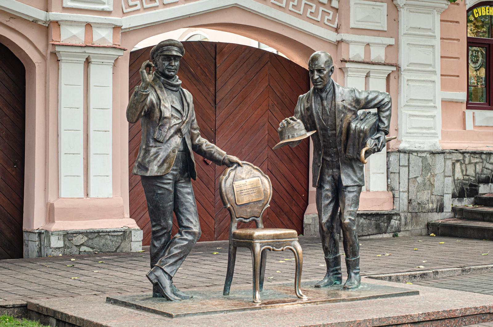 Чебоксары. Памятник Бендеру