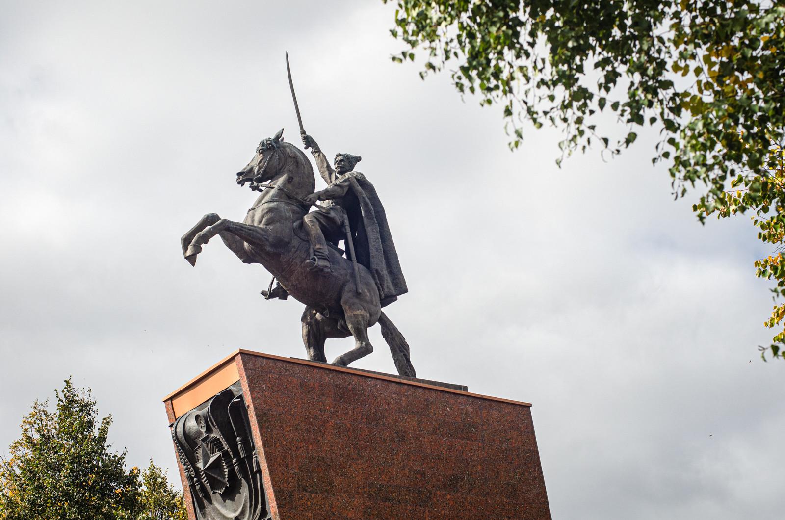 Чебоксары. Памятник Чапаеву