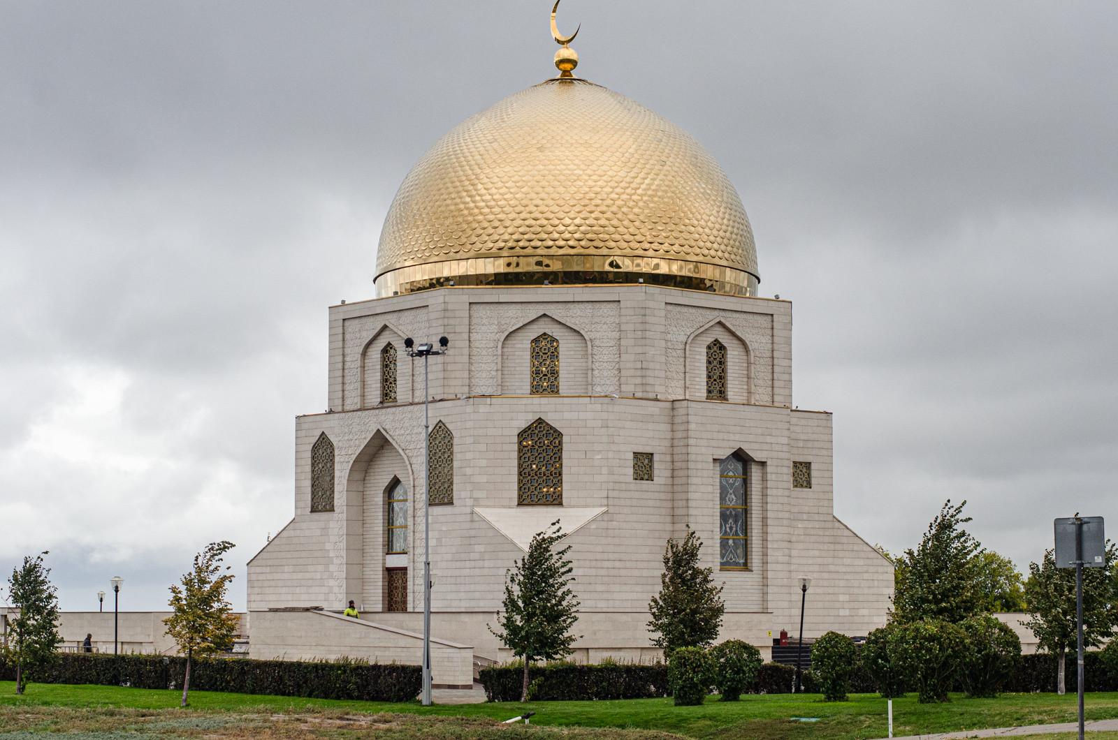 Болгар. Памятный знак с Кораном внутри