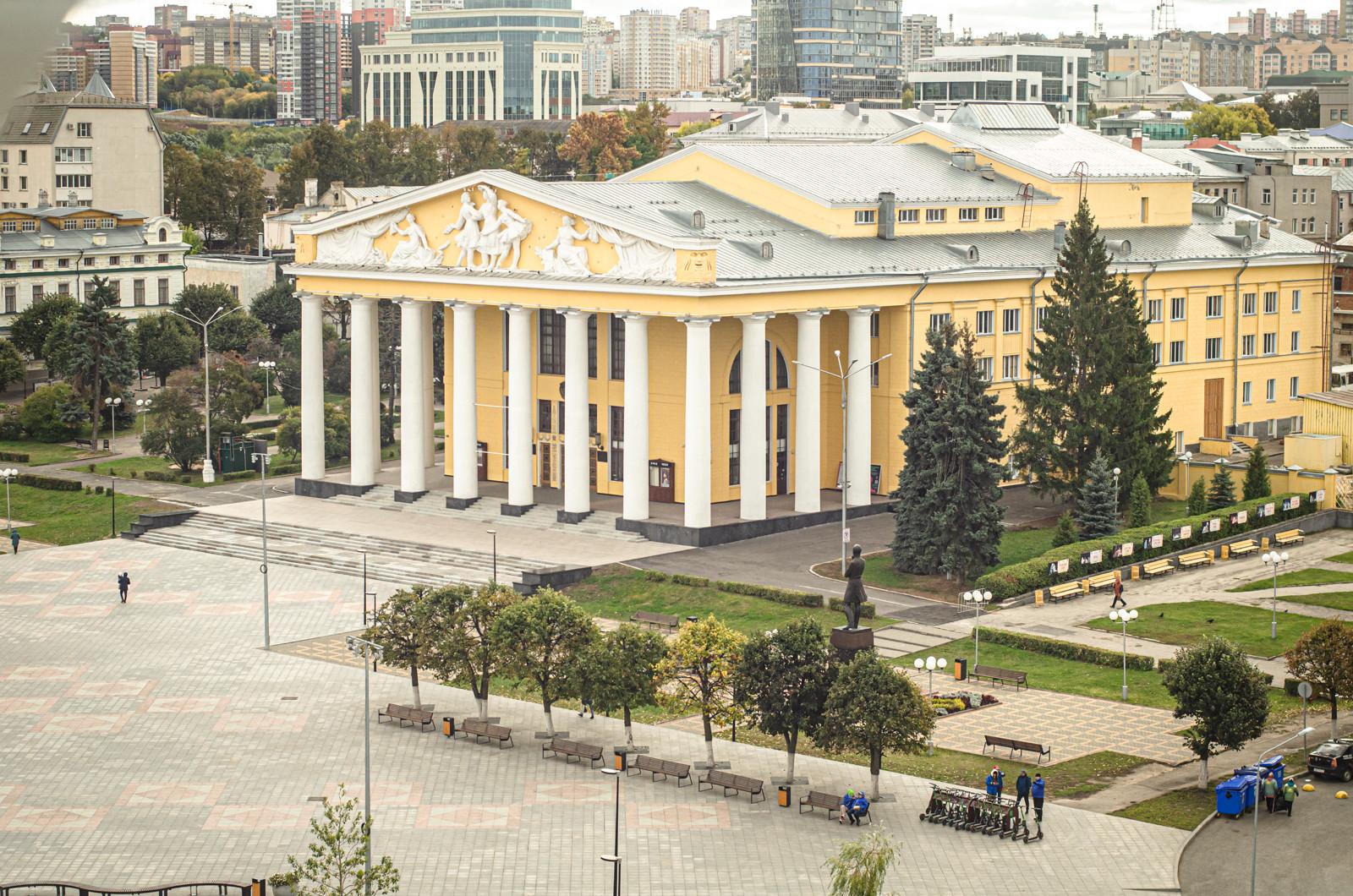 Чебоксары. Вид с колеса на театр