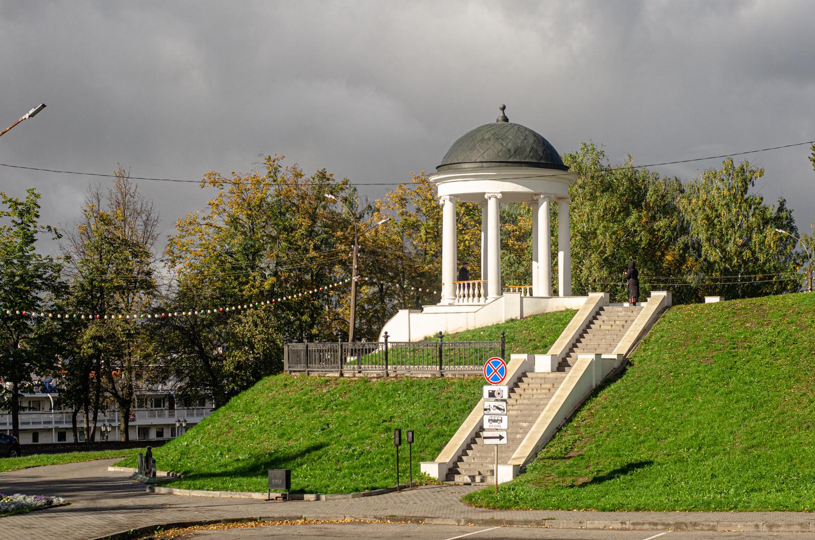 Кострома. Беседка Островского